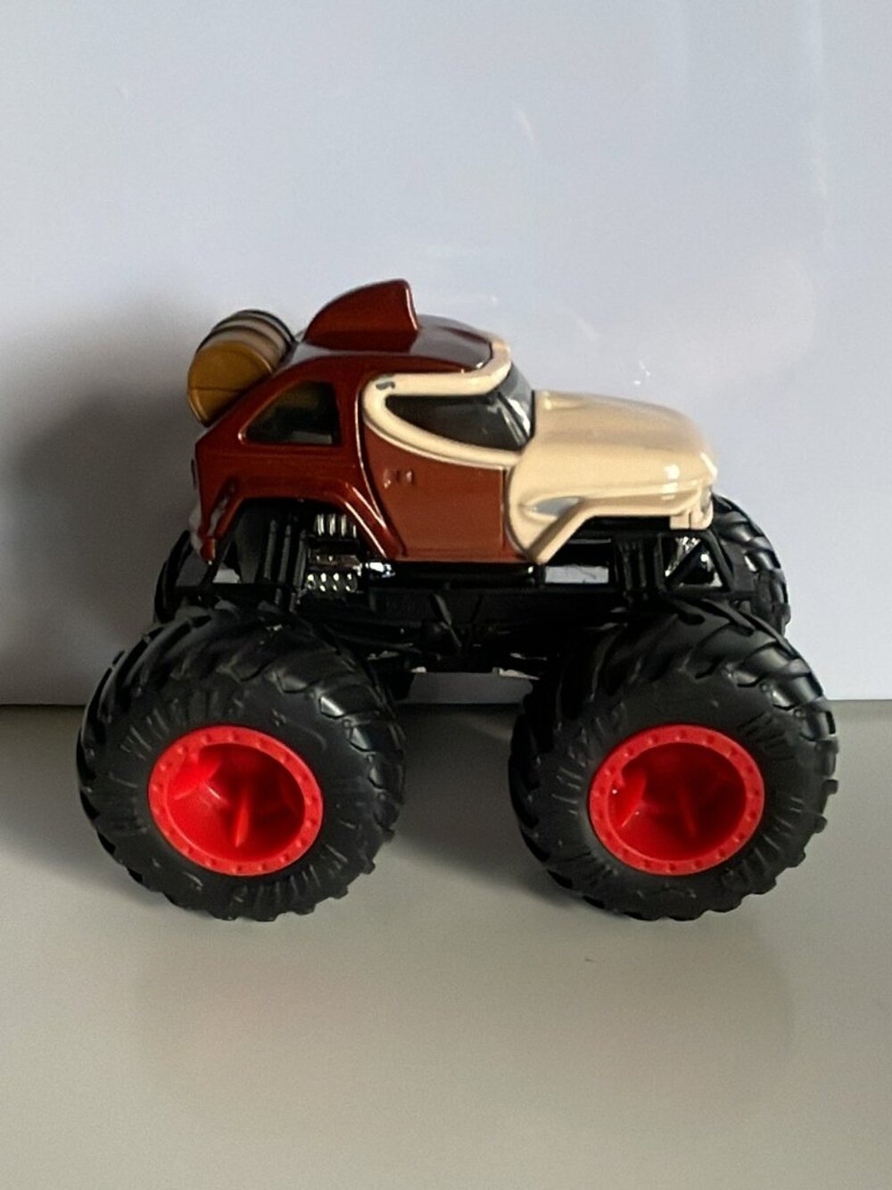 *♪ Hot Wheels Monster Jam Truck Donkey Kong Barrel 1:64 Diecast *♪
